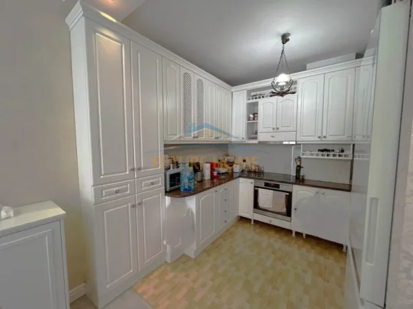 Tirane, jepet me qera apartament 2+1+Ballkon Kati 10, 125 m² 1.500 € 