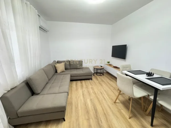 Tirane, jepet me qera apartament 1+1 Kati 3, 70 m² 700 € 