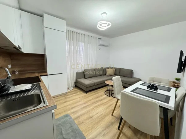 Tirane, jepet me qera apartament 1+1 Kati 3, 70 m² 700 € 