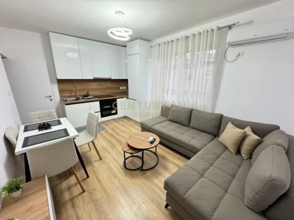 Tirane, jepet me qera apartament 1+1 Kati 3, 70 m² 700 € 