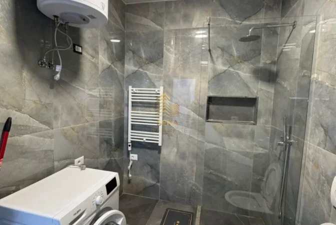 Tirane, jepet me qera apartament 1+1+Ballkon Kati 2, 65 m² 650 € (Zogu i Zi)