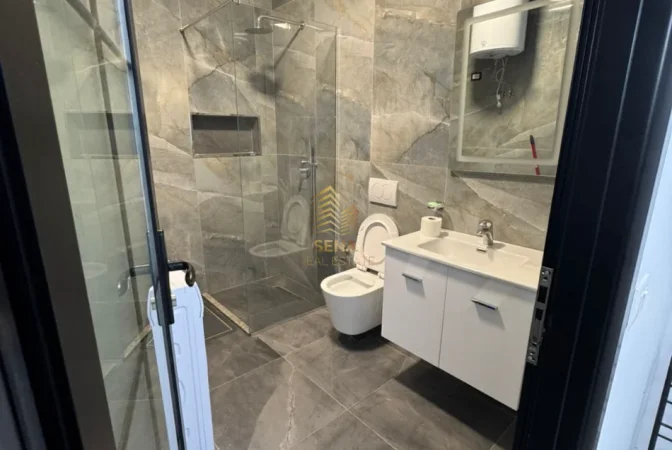 Tirane, jepet me qera apartament 1+1+Ballkon Kati 2, 65 m² 650 € (Zogu i Zi)