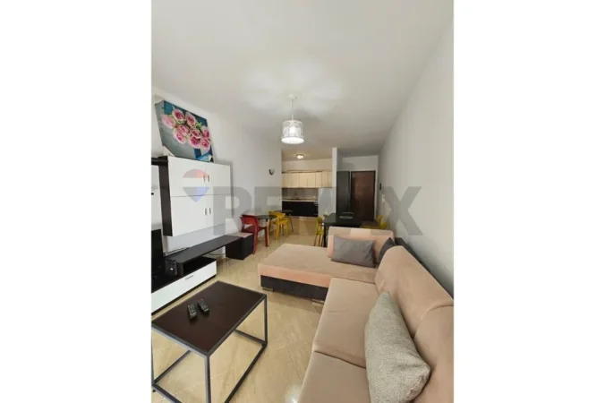 Vlore - Lungomare, jepet me qera apartament 1+1 Kati 3, 65 m² (Rruga Reshat Osmani, Vlore)