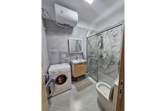 Vlore - Lungomare, jepet me qera apartament 1+1 Kati 3, 65 m² (Rruga Reshat Osmani, Vlore)