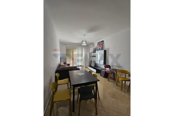 Vlore - Lungomare, jepet me qera apartament 1+1 Kati 3, 65 m² (Rruga Reshat Osmani, Vlore)