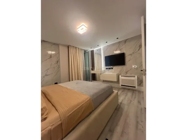 Tirane, jepet me qera apartament 2+1 Kati 7, 2.300 € (bllok)