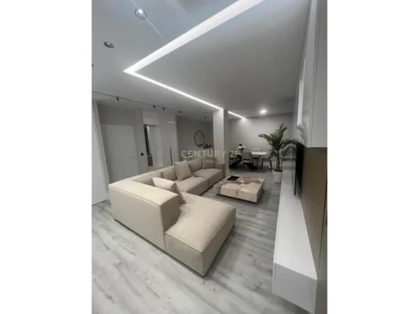 Tirane, jepet me qera apartament 2+1 Kati 7, 2.300 € (bllok)