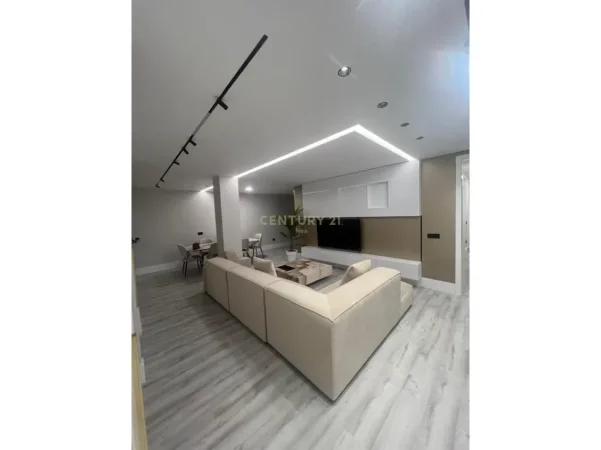 Tirane, jepet me qera apartament 2+1 Kati 7, 2.300 € (bllok)