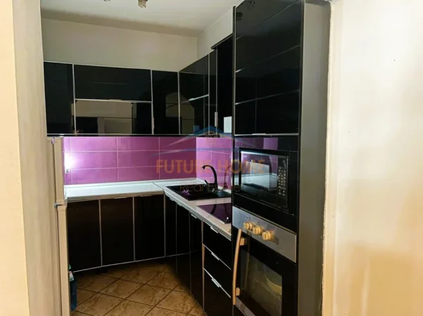 Tirane, jepet me qera apartament 1+1+Aneks+Ballkon Kati 2, 74 m² 550 € 