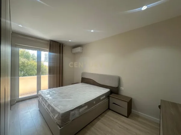 Tirane, jepet me qera apartament 1+1 Kati 4, 65 m² 700 € 