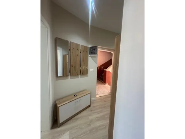 Tirane, jepet me qera apartament 1+1 Kati 4, 65 m² 700 € 