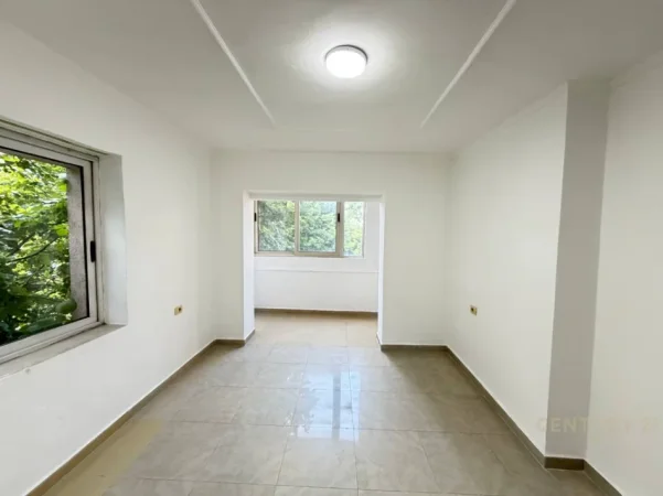 Tirane, jepet me qera apartament 1+1 Kati 2, 53 m² 500 € (Rruga bardhyl)