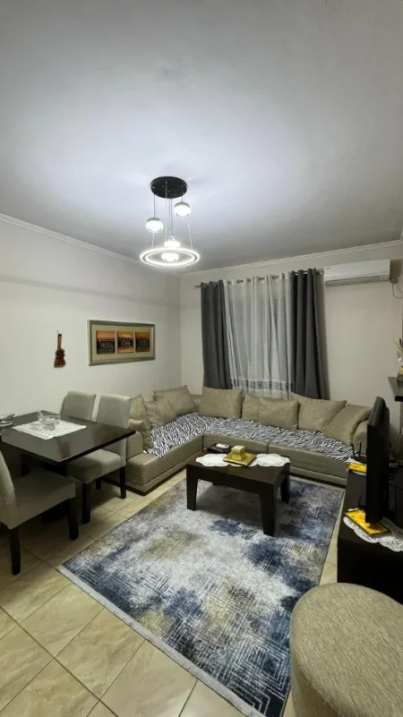 Tirane, jepet me qera apartament 2+1+Ballkon Kati 5, 80 m² 500 € (Astir)