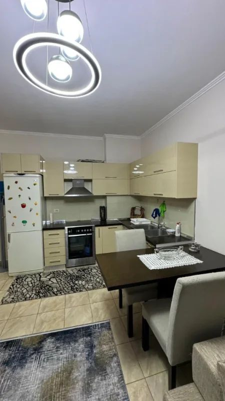 Tirane, jepet me qera apartament 2+1+Ballkon Kati 5, 80 m² 500 € (Astir)