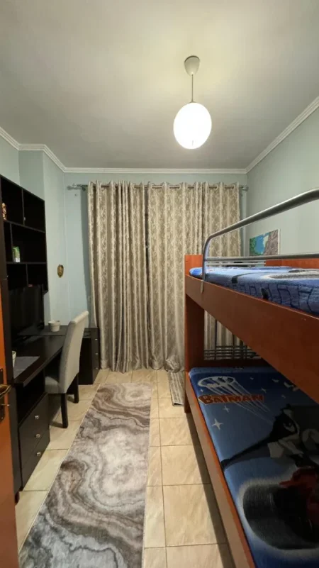 Tirane, jepet me qera apartament 2+1+Ballkon Kati 5, 80 m² 500 € (Astir)