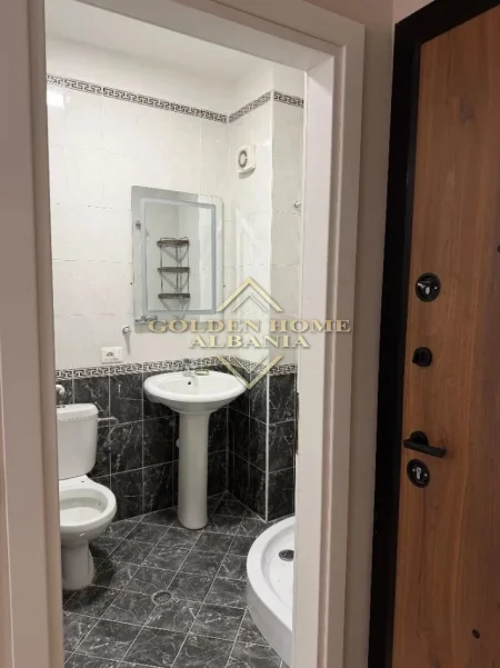 Tirane, jepet me qera 2+1 , 77 m² 600 €