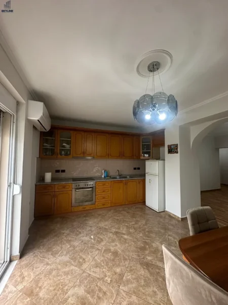 Tirane, jepet me qera apartament 2+1 Kati 3, 95 m² 550 € (Ish parku)