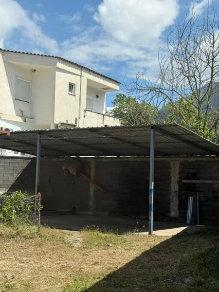 Tirane, jepet me qera ambjent biznesi Kati 0, 210 m² 800 € (Rruga Myslym Keta)