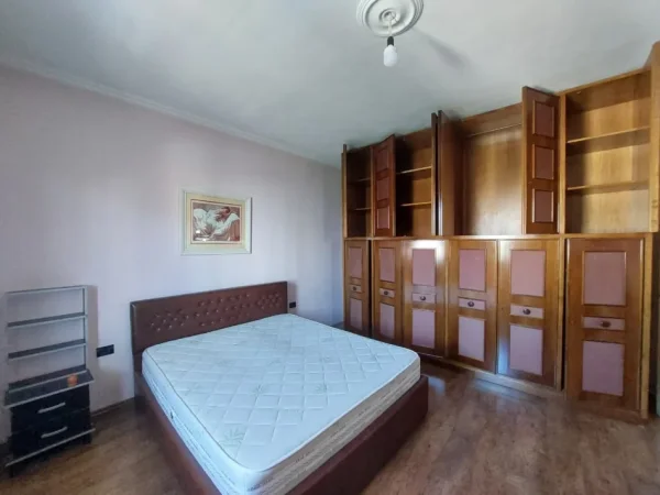 Tirane, jepet me qera apartament 2+1 Kati 3, 120 m² 550 € (Rruga Besa)