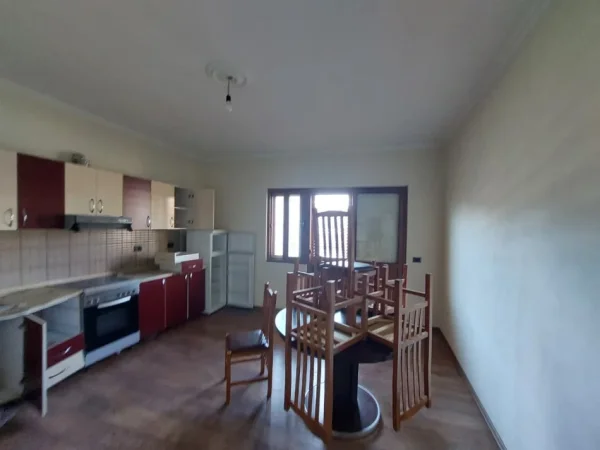 Tirane, jepet me qera apartament 2+1 Kati 3, 120 m² 550 € (Rruga Besa)