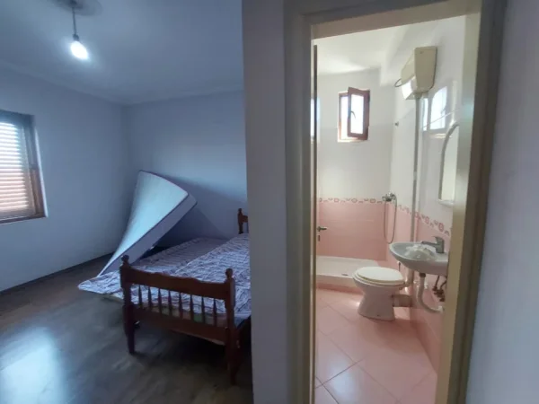 Tirane, jepet me qera apartament 2+1 Kati 3, 120 m² 550 € (Rruga Besa)