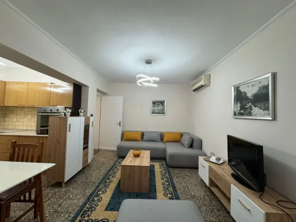 Tirane, jepet me qera apartament 1+1 Kati 2, 55 m² 500 € (Shkolla baletit)