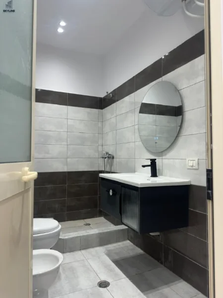 Tirane, shitet apartament 1+1 Kati 4, 61 m² 124.352 € (Astir)