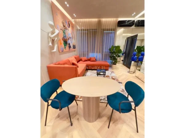 Tirane, jepet me qera apartament 1+1 Kati 5, 70 m² 1.000 € (Square 21)