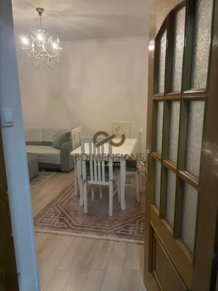 Tirane, jepet me qera apartament 3+1 Kati 3, 100 m² 800 € (myslym shyr)