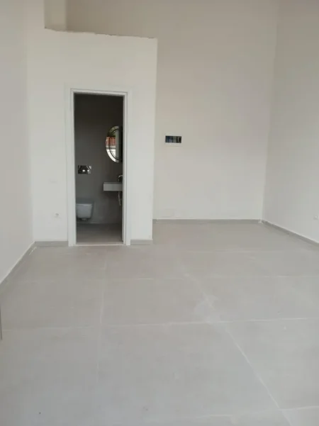 Tirane, jepet me qera dyqan Kati 0, 30 m² 800 € (STACIONI TRENIT)