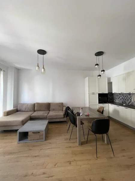 Tirane, jepet me qera apartament 1+1+Ballkon Kati 2, 75 m² 750 € (Rruga e kosovareve)