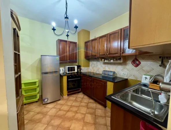 Tirane, jepet me qera apartament 2+1 Kati 3, 76 m² 500 € 