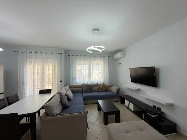 Tirane, jepet me qera apartament 2+1+Ballkon Kati 10, 103 m² 1.000 € (Rruga e Durresit)