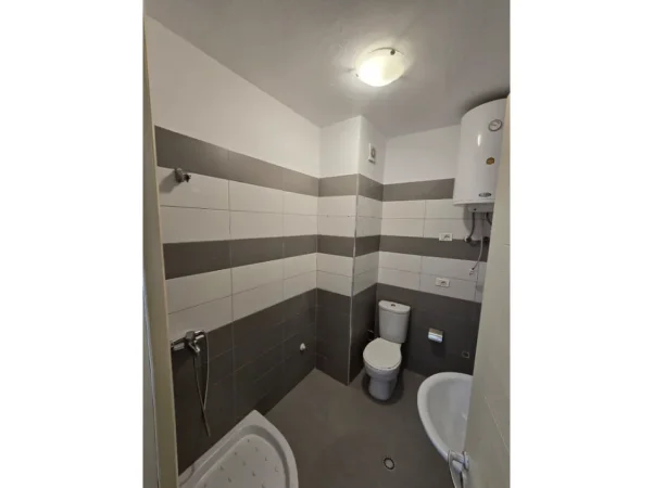 Tirane, jepet me qera apartament 2+1+Ballkon Kati 11, 115 m² 500 € (casa italia malajziani)