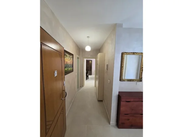 Tirane, jepet me qera apartament 2+1+Ballkon Kati 11, 115 m² 500 € (casa italia malajziani)