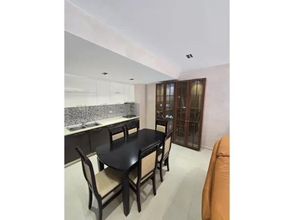 Tirane, jepet me qera apartament 2+1+Aneks+Ballkon Kati 11, 115 m² 500 € (tek Kompleksi Malajzan)