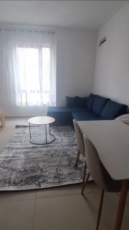 Jepet me Qera Apartament 1+1 te Zona e 5 Maji, i mobiluar totalisht ,  500 MIJE LEKE
