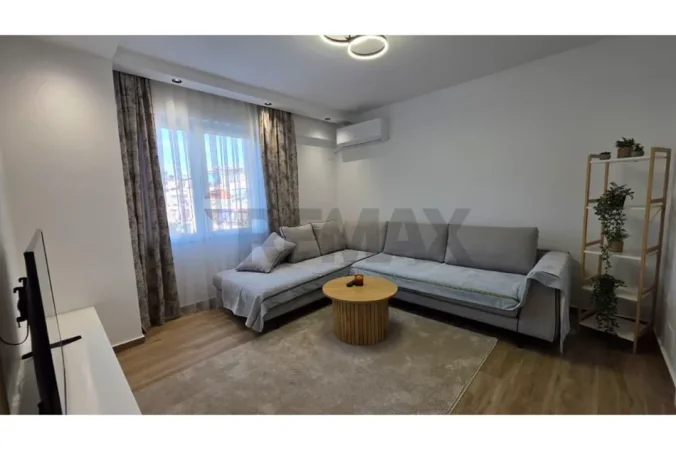 Vlore, jepet me qera apartament 4+1 Kati 3, 135 m² 800 € (Blv. Ismail Qemali,parku AULONA, Vlore)
