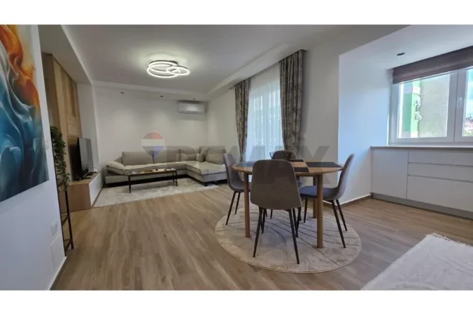 Vlore, jepet me qera apartament 4+1 Kati 3, 135 m² 800 € (Blv. Ismail Qemali,parku AULONA, Vlore)