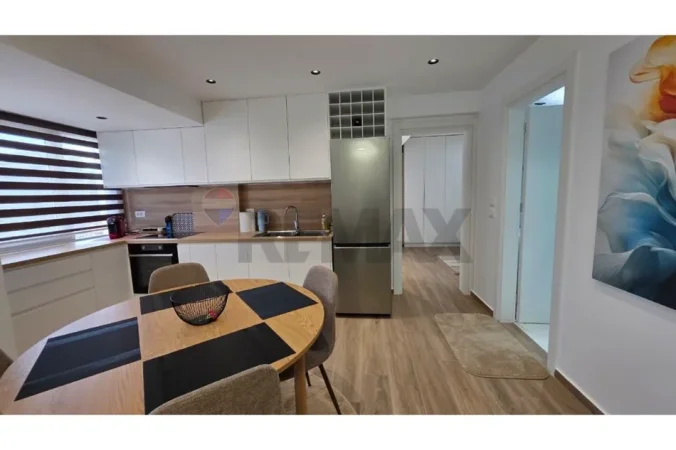 Vlore, jepet me qera apartament 4+1 Kati 3, 135 m² 800 € (Blv. Ismail Qemali,parku AULONA, Vlore)