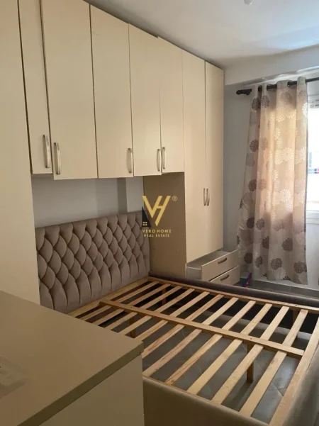Tirane, jepet me qera apartament 2+1+Ballkon Kati 4, 85 m² 570 € (KODRA E DIELLIT)