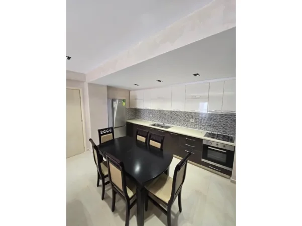 Tirane, jepet me qera apartament 2+1 Kati 11, 115 m² 500 € (Kompleksi Malajzian)