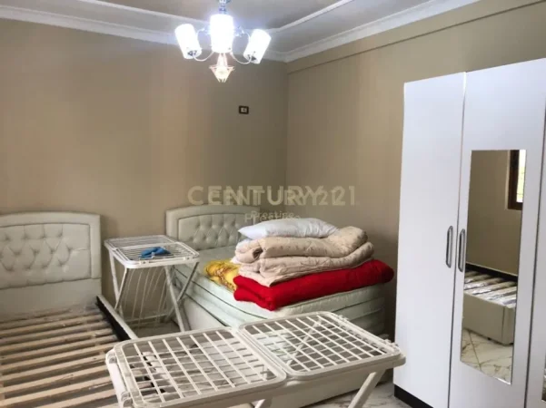 Tirane, jepet me qera apartament 3+1+Ballkon Kati 4, 162 m² 900 € (vilat amerikane)