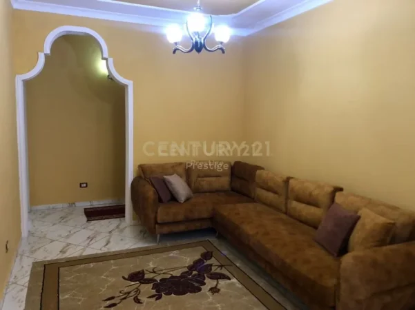 Tirane, jepet me qera apartament 3+1+Ballkon Kati 4, 162 m² 900 € (vilat amerikane)