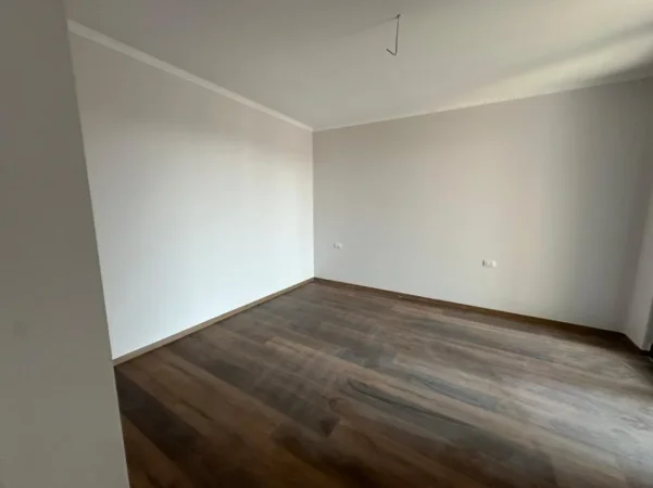 Tirane, jepet me qera apartament 2+1+Ballkon Kati 7, 118 m² 700 € (Kompleksi Akses)