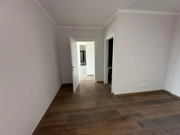 Tirane, jepet me qera apartament 2+1+Ballkon Kati 7, 118 m² 700 € (Kompleksi Akses)
