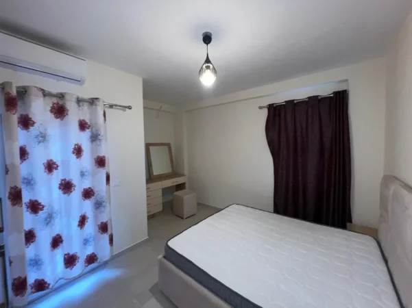 Tirane, jepet me qera apartament 1+1+Ballkon Kati 2, 60 m² 400 € (Shkolla e Bashkuar (pranë Uni të Mjekësisë))