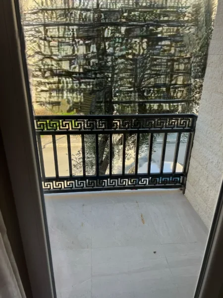 Tirane, jepet me qera apartament 1+1+Ballkon Kati 2, 60 m² 400 € (Shkolla e Bashkuar (pranë Uni të Mjekësisë))