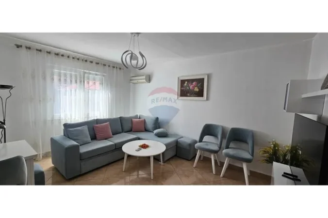Tirane, jepet me qera apartament 1+1+Ballkon Kati 2, 67 m² 600 € (21 Dhjetori)