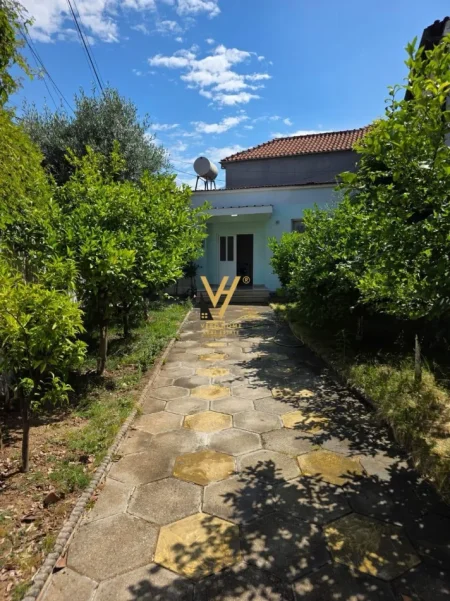 Tirane, jepet me qera shtepi Vile 1 Katshe Kati 0, 260 m² 520 € (ALLIAS)